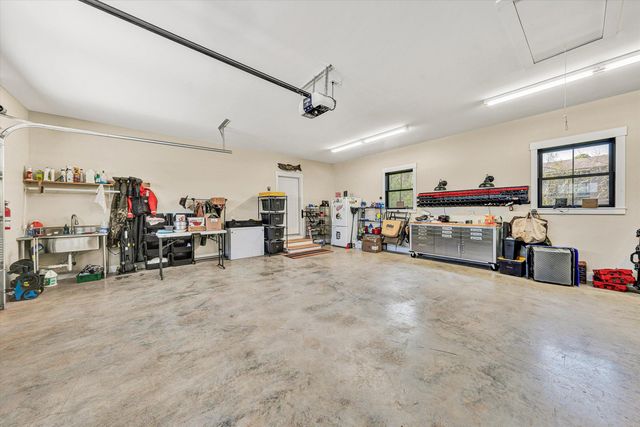 1112 Coves End RD, Huddleston, VA 24104