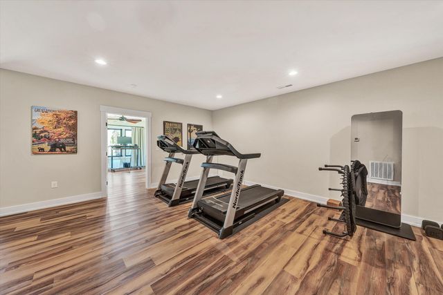 1112 Coves End RD, Huddleston, VA 24104