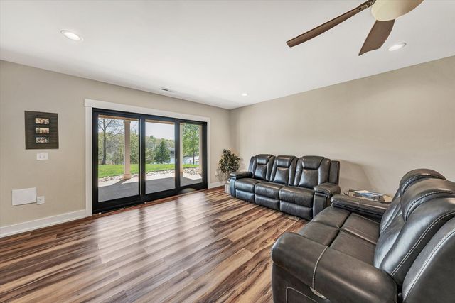 1112 Coves End RD, Huddleston, VA 24104
