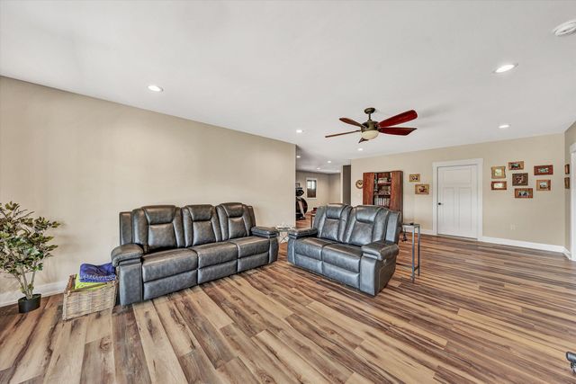 1112 Coves End RD, Huddleston, VA 24104