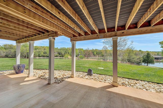 1112 Coves End RD, Huddleston, VA 24104