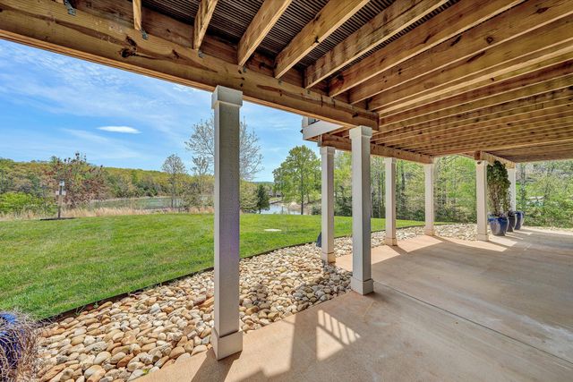 1112 Coves End RD, Huddleston, VA 24104