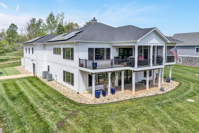 1112 Coves End RD, Huddleston, VA 24104