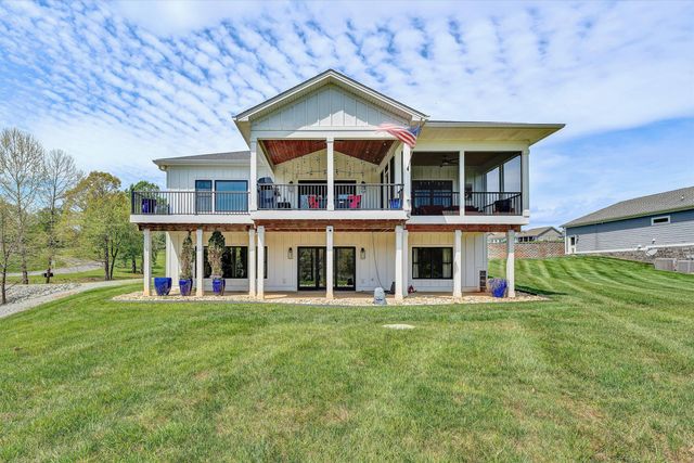 1112 Coves End RD, Huddleston, VA 24104