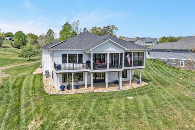 1112 Coves End RD, Huddleston, VA 24104