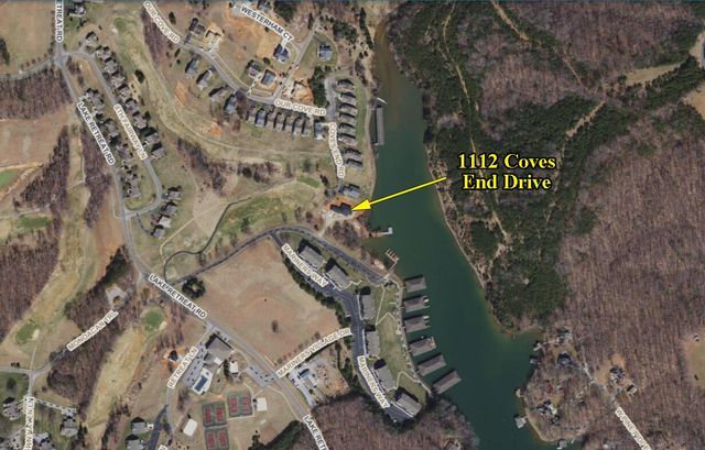 1112 Coves End RD, Huddleston, VA 24104