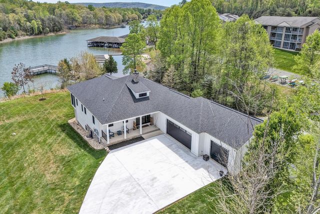 1112 Coves End RD, Huddleston, VA 24104