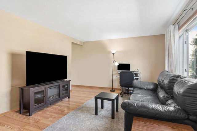 1058 N Boxwood Drive A, Mount Prospect, IL 60056