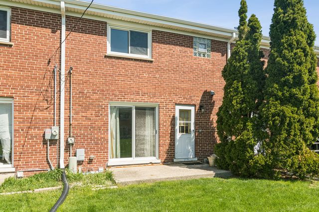 1058 N Boxwood Drive A, Mount Prospect, IL 60056