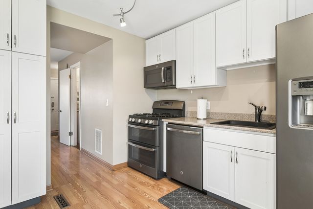 1058 N Boxwood Drive A, Mount Prospect, IL 60056
