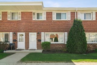 1058 N Boxwood Drive A, Mount Prospect, IL 60056