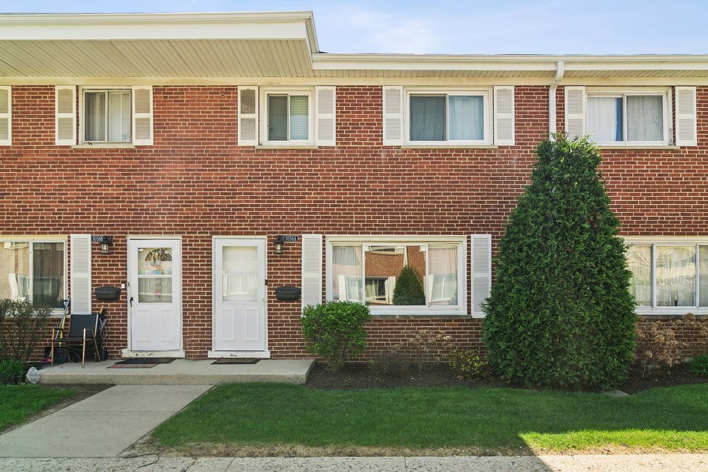 1058 N Boxwood Drive A, Mount Prospect, IL 60056