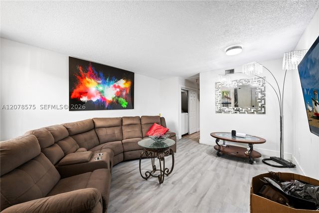 2093 W 54th Ter 38, Hialeah, FL 33016