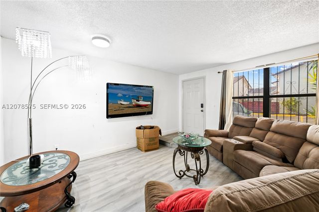2093 W 54th Ter 38, Hialeah, FL 33016