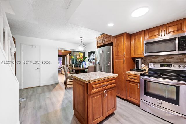 2093 W 54th Ter 38, Hialeah, FL 33016