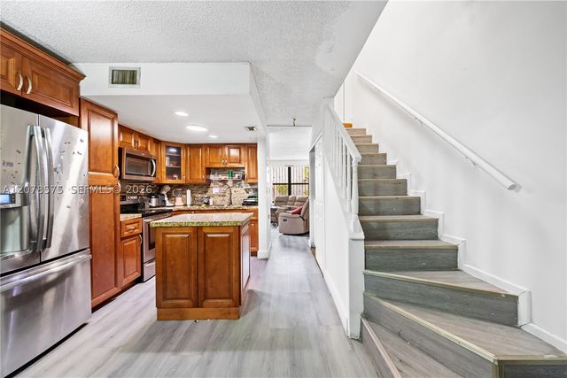 2093 W 54th Ter 38, Hialeah, FL 33016