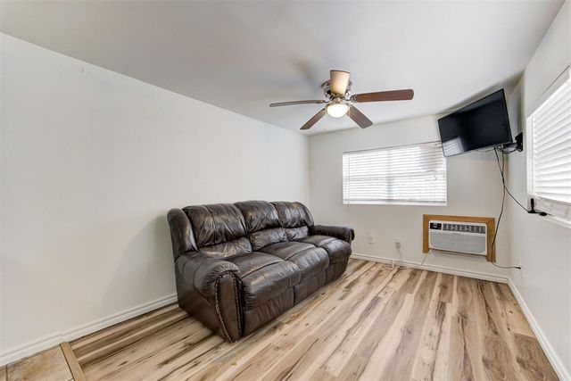 405 N Park Place, Guthrie, OK 73044