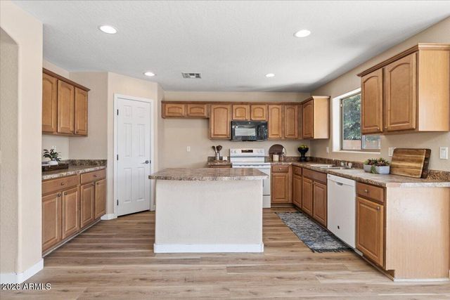 1852 N DESERT WILLOW Street, Casa Grande, AZ 85122