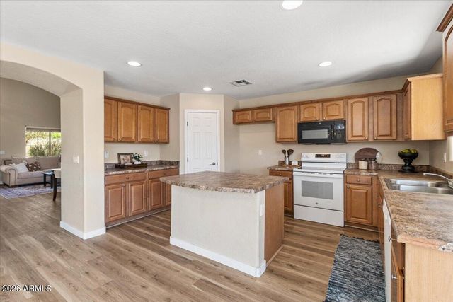1852 N DESERT WILLOW Street, Casa Grande, AZ 85122