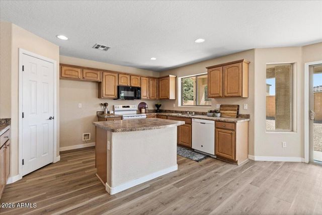 1852 N DESERT WILLOW Street, Casa Grande, AZ 85122
