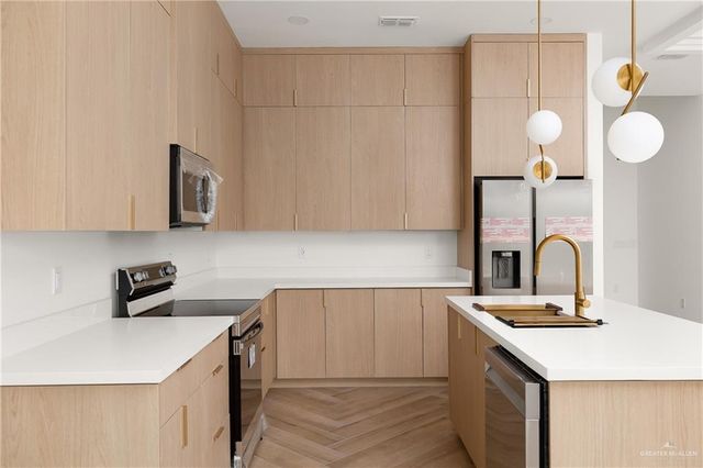 2220 N Revolution Street, Edinburg, TX 78541