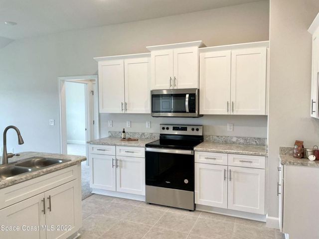 2190 NW 23RD LOOP, Ocala, FL 34475