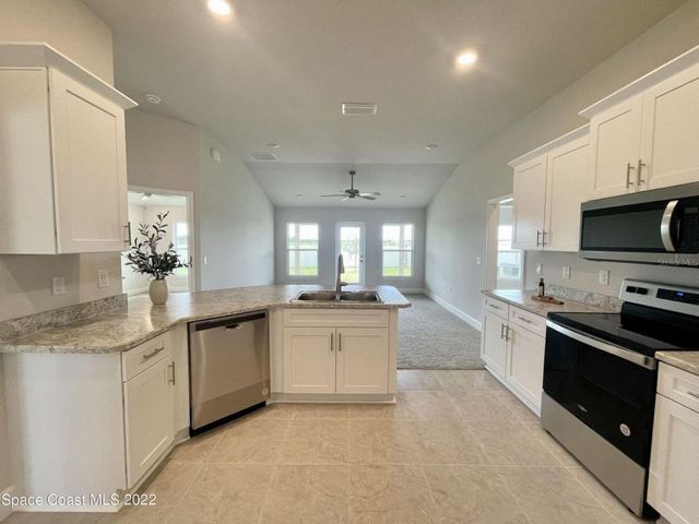 2190 NW 23RD LOOP, Ocala, FL 34475