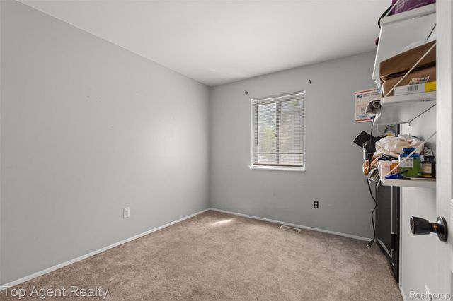 227 W Peterson Drive, Brighton, MI 48114