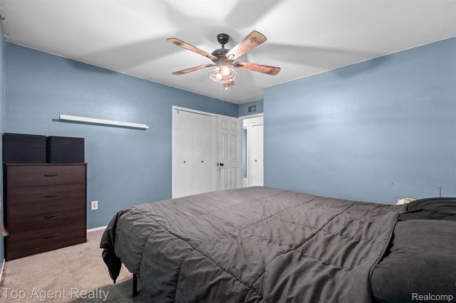 227 W Peterson Drive, Brighton, MI 48114