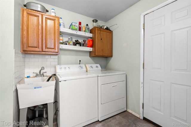 227 W Peterson Drive, Brighton, MI 48114