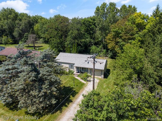 227 W Peterson Drive, Brighton, MI 48114