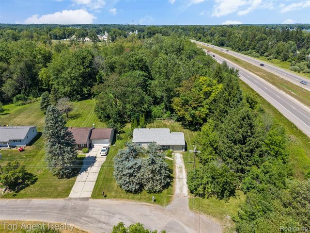 227 W Peterson Drive, Brighton, MI 48114