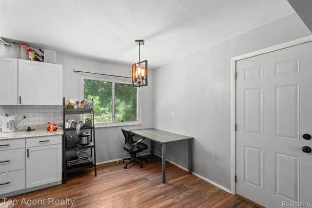 227 W Peterson Drive, Brighton, MI 48114