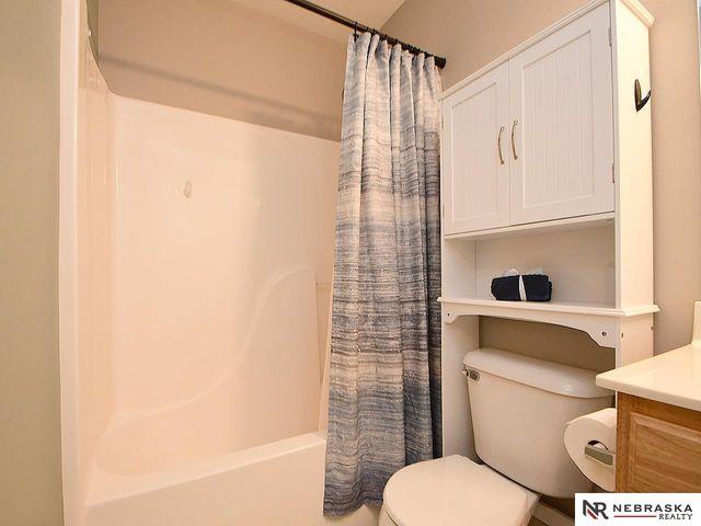 17106 Taylor Street, Omaha, NE 68116