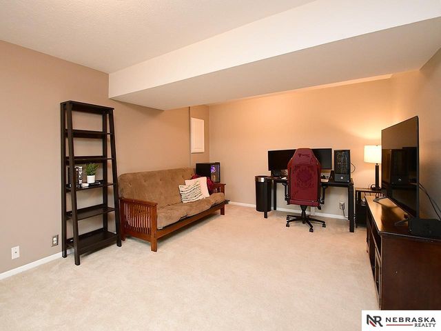 17106 Taylor Street, Omaha, NE 68116