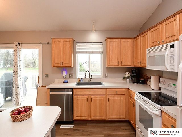 17106 Taylor Street, Omaha, NE 68116