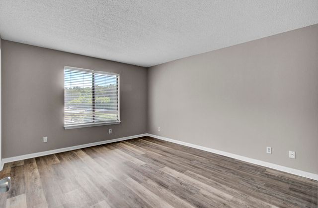 1530 Fort Johnson Road 1e, Charleston, SC 29412