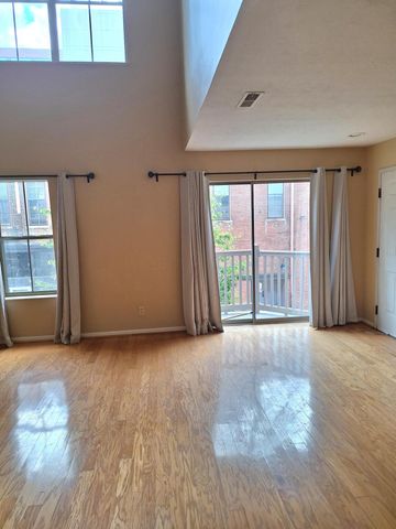 18 W Russell Street, Columbus, OH 43215