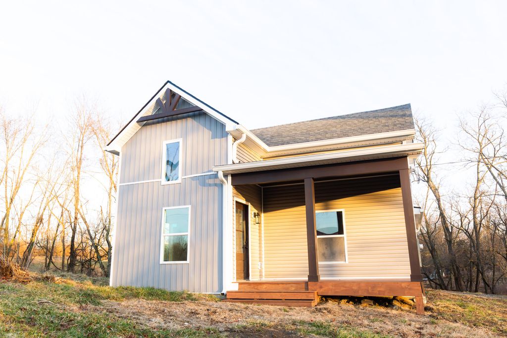 942 Hawkins - Cummins Road, Paris, KY 40361