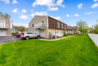 1585 Woodcutter Lane D, Wheaton, IL 60189