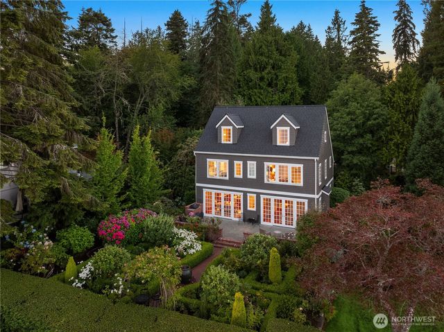 8916 Ferncliff Avenue NE, Bainbridge Island, WA 98110