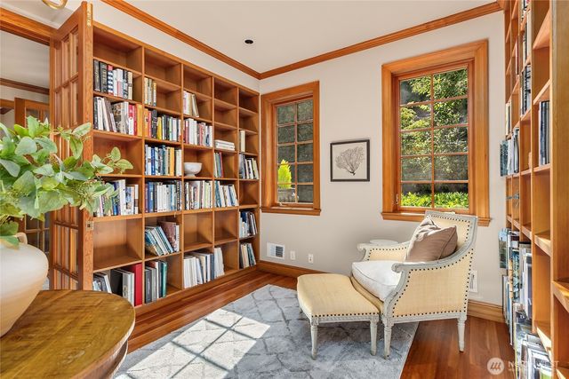 8916 Ferncliff Avenue NE, Bainbridge Island, WA 98110