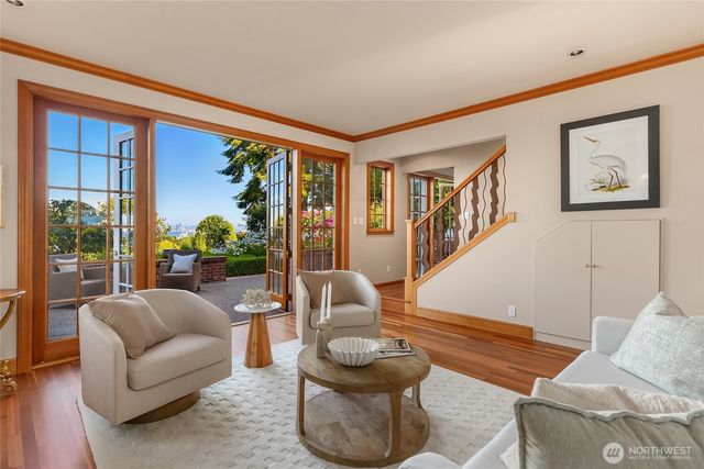 8916 Ferncliff Avenue NE, Bainbridge Island, WA 98110