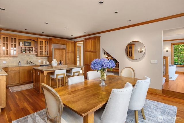 8916 Ferncliff Avenue NE, Bainbridge Island, WA 98110