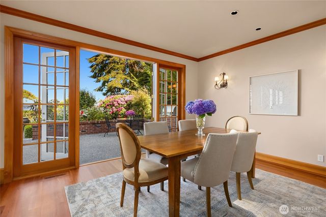 8916 Ferncliff Avenue NE, Bainbridge Island, WA 98110