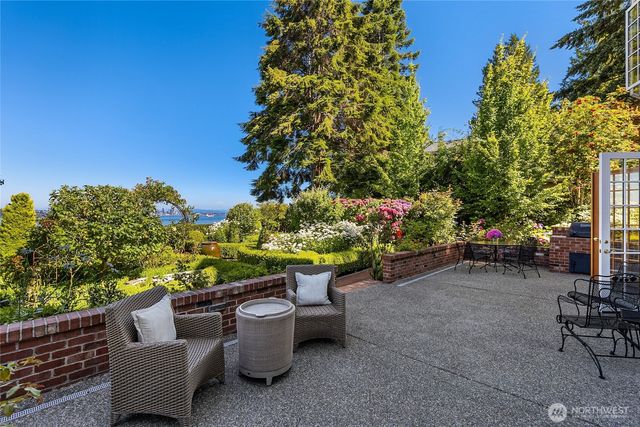 8916 Ferncliff Avenue NE, Bainbridge Island, WA 98110