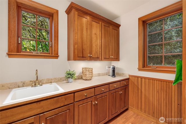 8916 Ferncliff Avenue NE, Bainbridge Island, WA 98110