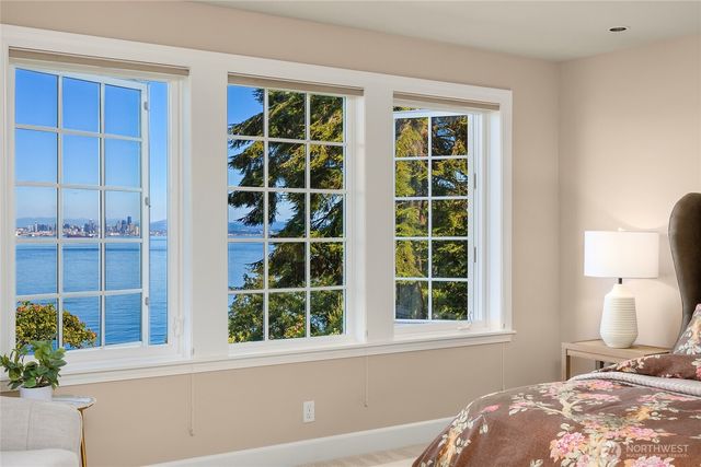 8916 Ferncliff Avenue NE, Bainbridge Island, WA 98110
