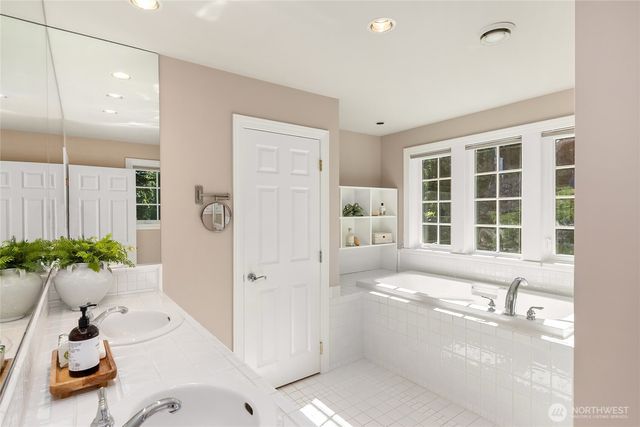 8916 Ferncliff Avenue NE, Bainbridge Island, WA 98110