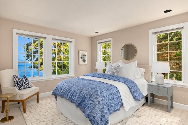 8916 Ferncliff Avenue NE, Bainbridge Island, WA 98110